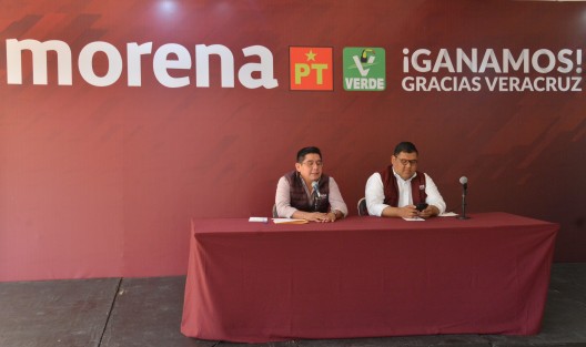 Los dirigentes estatales de MORENA manifestaron también durante su conferencia, que respaldarán la lucha por las alcaldías en los municipios de Tantoyuca y Veracruz, donde <em>tienen el triunfo pero se los quieren quitar... dos familias que quieren prácticamente seguir gobernando</em>.  