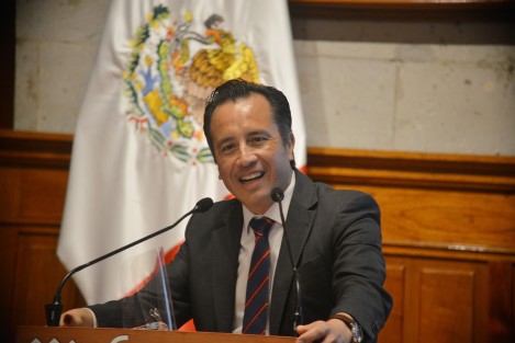 El Gobernador de Veracruz, Cuitláhuac García, se congratuló por la jornada electoral de este domingo, en donde sólo se registraron incidentes aislados en 10 de los 212 municipios, manifestando su respeto a la decisión ciudadana y reiterando su apoyo a todos los futuros alcaldes. 