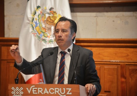 El Gobernador de Veracruz, Cuitláhuac García, se congratuló por la jornada electoral de este domingo, en donde sólo se registraron incidentes aislados en 10 de los 212 municipios, manifestando su respeto a la decisión ciudadana y reiterando su apoyo a todos los futuros alcaldes. 