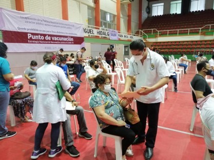 Este martes inició en Xalapa, Boca del Río y Poza Rica, la aplicación de segundas dosis de la vacuna contra Covid-19 a personas 50 a 59 años. 