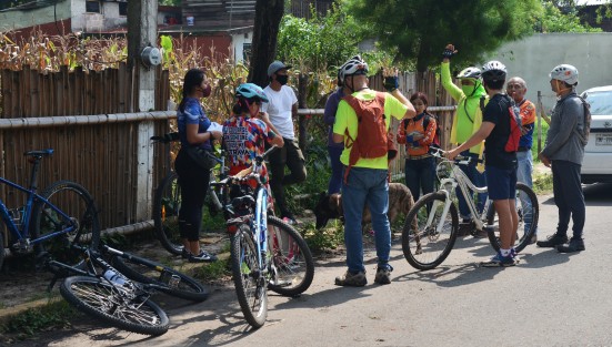  Un grupo de ciclistas y senderistas de la ciudad de Xalapa y los alrededores, se organizaron  para buscar  a la adolescente Luz Ainara González Kleinert en la comunidad de Rancho Viejo, municipio de Tlalnelhuayocan, Ver., desaparecida ayer lunes.