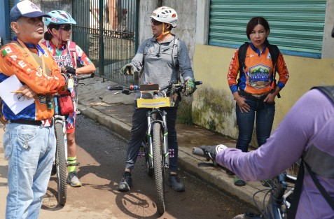  Un grupo de ciclistas y senderistas de la ciudad de Xalapa y los alrededores, se organizaron  para buscar  a la adolescente Luz Ainara González Kleinert en la comunidad de Rancho Viejo, municipio de Tlalnelhuayocan, Ver., desaparecida ayer lunes.