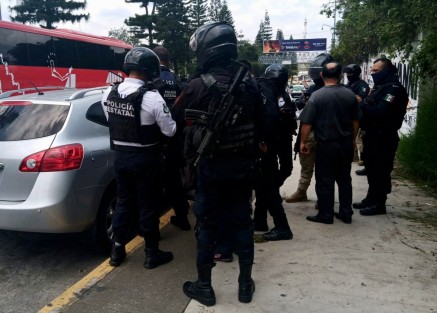 La SSP informó que elementos de la Policía Estatal localizaron a menor de edad, quien había sido reportada como desaparecida  la tarde de ayer en la localidad de Rancho Viejo, San Andrés Tlalnelhuayocan.  Los efectivos  estatales la ubicaron en la Col. Agua Santa y Av. Lázaro Cárdenas, en la capital del estado.  