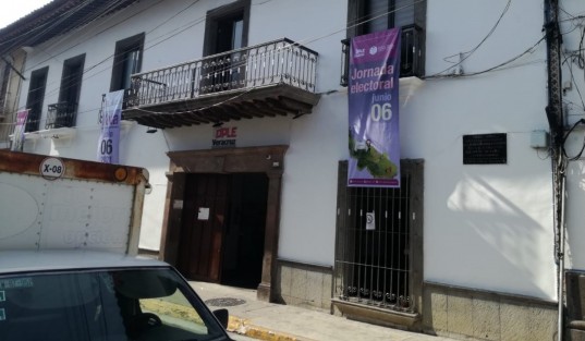 En tanto el Consejo General del OPLE se mantiene en Sesión Permanente. 