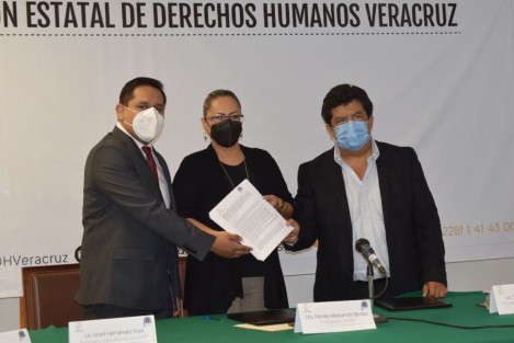 La Comisión Estatal para la Atención y Protección de los Periodistas (CEAPP) y la Comisión Estatal de Derechos Humanos de Veracruz (CEDHV) firmaron este miércoles un convenio de colaboración para la ejecución de diversas estrategias y acciones a favor del gremio periodístico de Veracruz, el cual tendrá una vigencia hasta diciembre de 2024. 