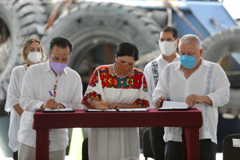 El gobernador Cuitláhuac García Jiménez atestiguó la firma del convenio de colaboración entre la Secretaría de Cultura y el Corredor Interoceánico del Istmo de Tehuantepec (CIIT).