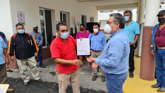 Con la renovación de permisos de pesca a más de 250 familias que integran 12 cooperativas de la Laguna de Catemaco, el Gobierno del Estado, a través de la Secretaría de Desarrollo Agropecuario, Rural y Pesca (SEDARPA), garantiza que las actividades del sector transcurran en la legalidad y así continúen impulsando el crecimiento de la región.