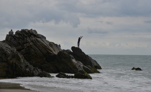 A pesar de ser un puerto que vive básicamente del turismo en las orillas de las playas, los habitantes del lugar pasan el tiempo tratando de pescar algo para llevar a casa.
