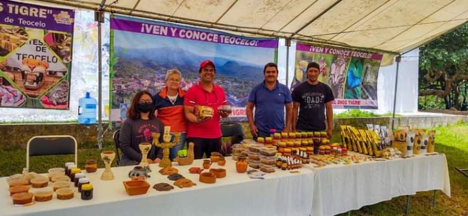 El apoyo a productores y artesanos de Teocelo es parte fundamental para la reactivación económica de nuestro municipio, por tal motivo el alcalde Mario Antonio Chama Díaz giró instrucciones para fortalecer las actividades que impulsen el sector artesanal y productivo de la Tierra del Dios Tigre dentro de nuestro municipio y en diferentes foros del Estado de Veracruz.