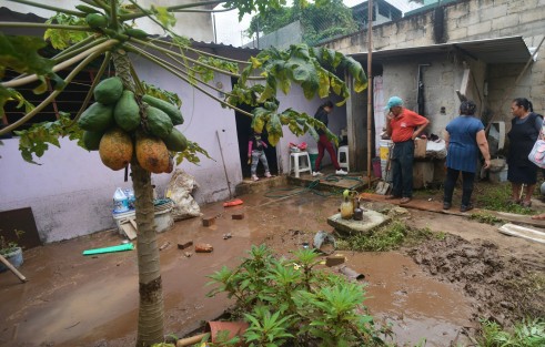 También se registraron afectaciones en las colonias Lázaro Cárdenas, San Jerónimo, Higueras y Los Carriles por las fuertes lluvias del domingo. 
