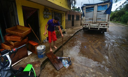 También se registraron afectaciones en las colonias Lázaro Cárdenas, San Jerónimo, Higueras y Los Carriles por las fuertes lluvias del domingo. 

