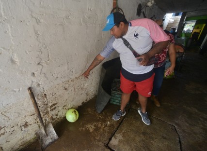 También se registraron afectaciones en las colonias Lázaro Cárdenas, San Jerónimo, Higueras y Los Carriles por las fuertes lluvias del domingo. 
