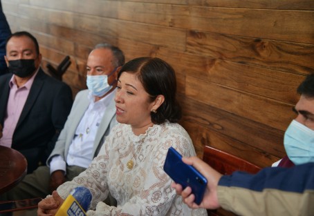 La presidenta municipal de Álamo Temapache, Lilia Arrieta Pardo, dijo que trabajará sin distingo por el desarrollo de todas las comunidades del municipio, pues <em>la Constitución nos ampara a todos los ciudadanos por igual; en el municipio de Álamo Temapache no habrá ciudadanos de primera ni de segunda, trabajaremos para todos por igual</em>.  