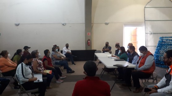Coatepecanos afectados por las intensas lluvias del fin de semana mantuvieron una reunión con el Secretario del Ayuntamiento, funcionarios de PC Estatal, Política Regional, PC Municipal, CMAS, Obras Pública y Gobernación Municipal, así como un representante del Sport Center, para llegar a acuerdos que frenen los daños que sufren constantemente por inundaciones.  