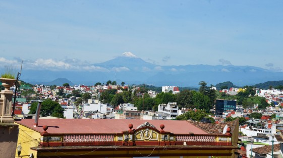 Después de varios días de lluvia, hoy se recuperó la temperatura en la ciudad de Xalapa, por lo que mucha gente pudo realizar sus actividades laborales, además de que se observaron paisajes bonitos.