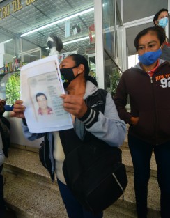 Familiares del campesino Antonio López Vázquez, originario de la localidad Tecama, estuvieron en Xalapa para denunciar públicamente su desaparición desde hace un mes. El joven habría abordado un taxi hacia la carretera a Córdoba, y bajado más adelante de la localidad. Desde entonces nada saben de él. 