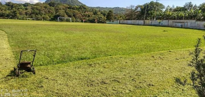 La Dirección de Fomento Deportivo del Ayuntamiento de Teocelo, continúan con el corte de pasto y limpieza del campo deportivo Raúl  Olmos y en la cancha de Tlampapa.  