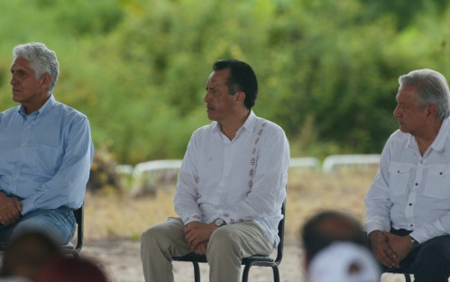  El presidente Andrés Manuel López Obrador en compañía del gobernador de Veracruz Cuitláhuac García Jiménez autoridades de la SCT y alcaldes de la región firmaron el compromiso que hicieron con los pobladores para reiniciar  la construcción de la autopista Cardel-Poza Rica con lo se se da fin al conflicto de los dos kilómetros que faltaban para concluir dicha obra.