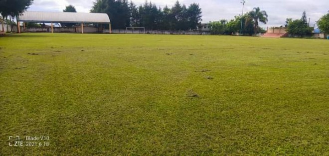 La Dirección de Fomento Deportivo del Ayuntamiento de Teocelo, realizó el corte de pasto y limpieza de la Unidad Deportiva Raúl Olmos Martínez, con el objetivo de mantener en óptimas condiciones para los usuarios que utilizan las instalaciones para realizar algún deporte o actividad física. 