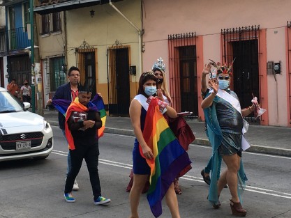 Este sábado integrantes de la comunidad LGBTTTIQ, familiares, amigos y simpatizantes con el movimiento, marcharon desde Palo Verde a Plaza Lerdo, para pedir a la sociedad empatía y respeto, y a las autoridades atención a sus demandas.   