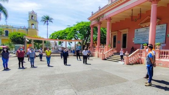 En el marco del Primer Simulacro Nacional 2021, hoy 21 de junio en punto de las 11:30 a.m.  Protección Civil Teocelo llevó a cabo el simulacro en el primer cuadro de la cabecera municipal en el que participaron directivos, titulares y trabajadores de las distintas áreas del ayuntamiento.