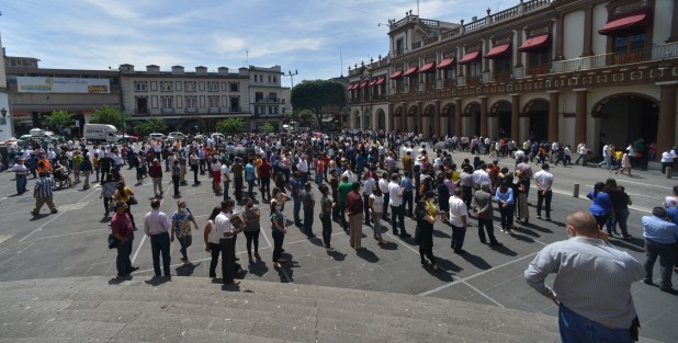 Autoridades estatales de Veracruz participaron en el Macro-Simulacro Nacional 2021, que se realiza de manera simultánea en los distintos municipios de la entidad. 