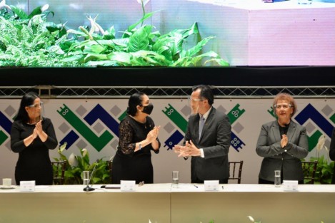 En sus redes sociales el Gobernador Cuitláhuac García expresó que en su último informe de labores como rectora de la UV,  la Dra. Sara Ladrón de Guevara, reconoció el esfuerzo de su gobierno para cubrir la deuda heredada de administraciones anteriores con la máxima casa de estudios y que se ha pagado con eficientes manejos financieros.