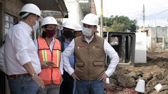 Con una inversión de 40 millones de pesos, el colector pluvial División del Norte es ejemplo del buen manejo de los recursos y la austeridad con que se conduce el Gobierno del Estado, lo cual ha permitido disminuir la deuda pública y redistribuir el dinero en obras de infraestructura, afirmó el titular de la Secretaría de Finanzas y Planeación (SEFIPLAN), José Luis Lima Franco. 