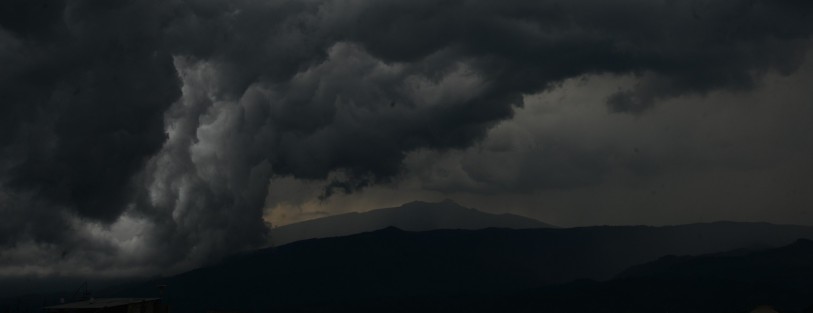 el
desplazamiento de una nueva onda tropical, propiciarán el desarrollo de
nubosidad asociada a tormentas con actividad eléctrica, previéndose las de
mayor relevancia de 50 a 75 mm a posibles puntuales de 75 a 150 mm en
zonas montañosas del Actopan durante el día miércoles. 