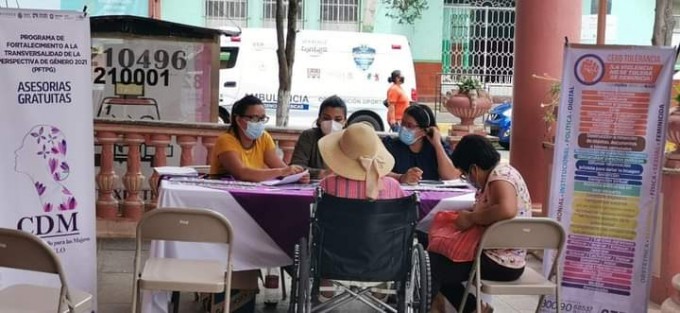 El Instituto Municipal de la Mujer de Teocelo a cargo de la Lic. Areli del Rocío Loeza Molina, en coordinación con el H. Ayuntamiento, representado por la Síndica Municipal, Zayra del Carmen Martínez Andrade, Titular de la Comisión de Equidad de Género, llevaron a cabo la Asesoría Gratuita sobre el Programa de Fortalecimiento a la Transversalidad de la Perspectiva de Género 2021 ( PFTPG).