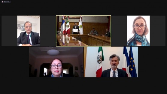 Mediante videoconferencia, el gobernador Cuitláhuac García Jiménez y el embajador Jean-Pierre Asvazadourian signaron este instrumento de cooperación, del que fueron testigos los titulares de la Secretaría de Educación (SEV), Zenyazen Escobar García, y la Subsecretaría de Educación Media Superior y Superior (SEMSyS), Jorge Miguel Uscanga Villalba; así como la cónsul honoraria de Francia en Veracruz, Lygie de Schuyter.