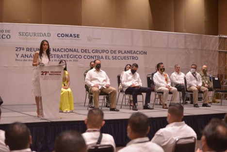 La titular de la FGE, Verónica Hernández Giadáns, reportó un descenso de 18.39% en delitos de alto impacto; en materia de secuestros, un incremento del 112% de detenidos, 50% de bandas desarticuladas y 165% en órdenes de aprehensión cumplimentadas; producto del trabajo arduo, constante, profesional y comprometido que ha permeado en todo el personal.

