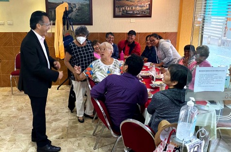 El Gobernador Cuitláhuac García Jiménez informó que el próximo lunes iniciará la vacunación anti covid-19 para el sector de 40 a 49 años en las ciudades de Xalapa y Veracruz, ya que se recibió un lote suficiente para ello y que son las  zonas con mayor incremento de contagios. 