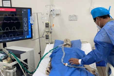  Los laboratorios para la enseñanza-aprendizaje del programa educativo (PE) de Licenciatura en Enfermería y la práctica de Atención Primaria de Salud, de la Facultad de Enfermería de la Universidad Veracruzana (UV) región Veracruz, recibieron la certificación del Sistema de Gestión de Calidad conforme a la norma internacional ISO 9001:2015, otorgada por la empresa DNV. 
