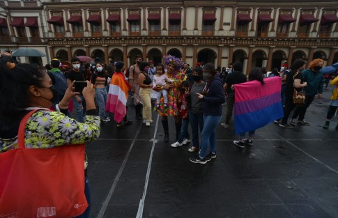 En la ciudad de Xalapa, se realizó la primera marcha Lenchotransmarica para exigir respeto a los derechos humanos y un alto a los crímenes de odio y visibilidad a la comunidad LGBTTTIQ+ marchando desde el teatro del Estado y hasta la plaza Lerdo.