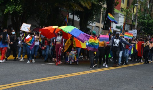 En la ciudad de Xalapa, se realizó la primera marcha Lenchotransmarica para exigir respeto a los derechos humanos y un alto a los crímenes de odio y visibilidad a la comunidad LGBTTTIQ+ marchando desde el teatro del Estado y hasta la plaza Lerdo.