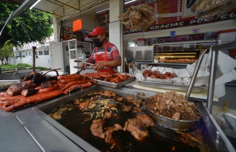 La remodelación del mercado iniciaría hasta el año próximo; a decir de los locatarios no se les ha informado de la fecha precisa. Los comerciantes piden apoyo a autoridades para controlar el comercio informal en los alrededores y tolerancia para sus clientes que se estacionan en la zona. 