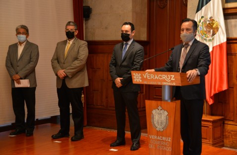 En conferencia de prensa, el gobernador Cuitláhuac García informó sobre la estrategia de reactivación económica en el Estado, a través de los programas de SEFIPLAN, SEDESOL y SEDECOP. 