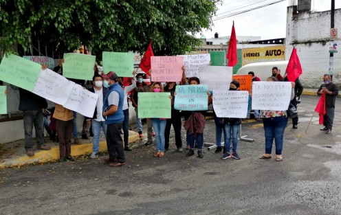  Pobladores de la comunidad de San Martín, del municipio de Jilotepec, se manifestaron en el exterior de la SIOP para exigir la reparación de la carretera San Martín-Espinal. 
