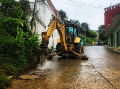 La Comisión Municipal de Agua Potable y Saneamiento de Xalapa informa a la ciudadanía que se inició obra de alcantarillado sanitario en la calle Agua Dulce de la colonia Rafael Hernández Ochoa, con cierre parcial de vialidad, misma que es parte del programa de obras y acciones de apoyo a colonias 2021.