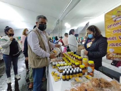 Al finalizar el ensayo, el alcalde Mario Chama agradeció a los artesanos y productores de Teocelo que están  presentes en la expo artesanal, la cual estará abierta al público hasta el día sábado 3 de julio en la Plaza Lerdo.