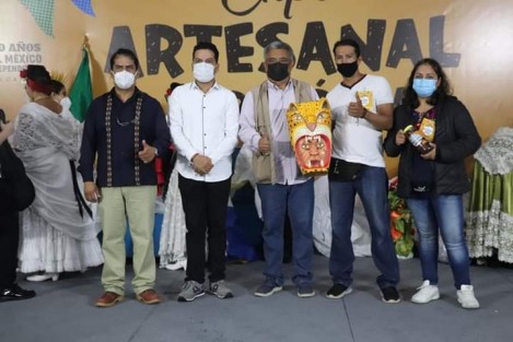 El día de hoy el alcalde de Teocelo, Mario Antonio Chama Díaz, estuvo presente en el ensayo del Ballet Folklórico de Casa de Cultura de Teocelo, en la Expo Artesanal y Folklórica, organizada por la Coordinación de Promoción de los  Valores Cívicos y Culturales  de la Secretaría de Gobierno del Estado.  