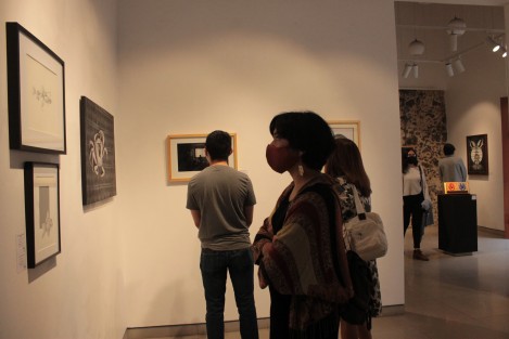 En la Galería Ramón Alva  de la Canal de la Universidad Veracruzana fue inaugurada la Exposición Anual de Estudiantes de la Facultad de Artes Plásticas, donde exhiben más de 40 estudiantes de esta casa de estudios.