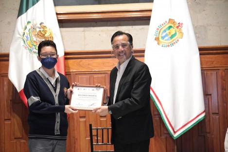 Este día, el gobernador Cuitláhuac García Jiménez se reunió con los nueve estudiantes que representaron a Veracruz en la Olimpiada Mexicana de Matemáticas para Educación Básica (OMMEB-2021), que tuvo lugar del 17 al 21 de junio de manera virtual.
