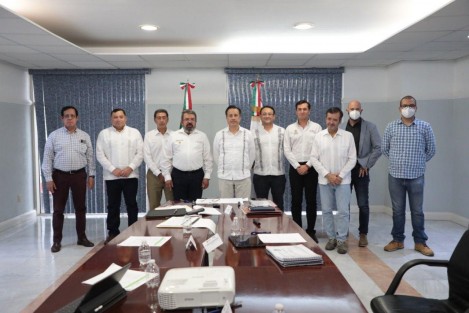 Este sábado en Boca del Río el Gobernador CUitláhuac García se reunió con el subsecretario de la SCT, Jorge Nuño Lara y su equipo, con el fin de revisar proyectos para nuestro estado que permitirán el desarrollo regional y resarcir el abandono que dejaron a nuestras comunidades. 