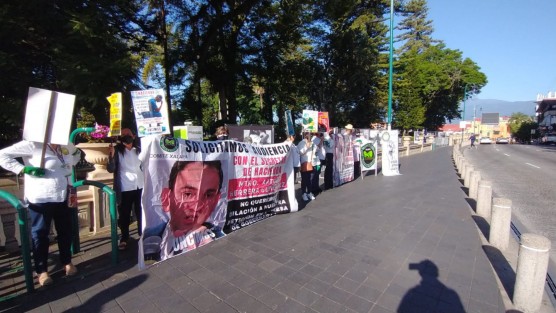 Jubilados del IMSS se manifestaron en el parque Juárez; las y los inconformes urgen el pago de sus ahorros de la subcuenta de cesantía y vejez administrados por las Afores. 