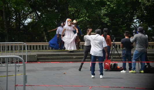 En el parque Juárez de la ciudad de Xalapa realizaron un video sobre las fiestas de Xantolo, lo que no quisieron decir es que si era para promocionar la ciudad o las fiestas de día de muertos.