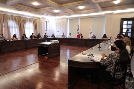 Se llevó a cabo la 2a Sesión Ordinaria del Consejo Estatal de Desarrollo Social 2021 para supervisar las diferentes acciones realizadas por las dependencias como la entrega de espacios dignos de vivienda, insumos, pisos firmes y apoyos para llevar bienestar a quienes más lo necesitan.
