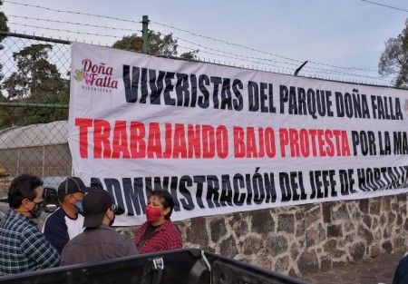 Viveristas del Parque Doña Falla tomaron las instalaciones demandando la destitución de Silvestre López Paniagua, jefe de Hortalizas  de la SEDARPA y responsable del parque, por abuso de autoridad y acoso. 
