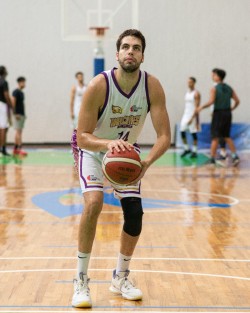 Bajo el mando del coach Brian Maurice Rowson, los jugadores de Halcones de Xalapa han retomado sus entrenamientos, tanto de acondicionamiento físico como de estrategia de juego a la defensiva y ofensiva.
